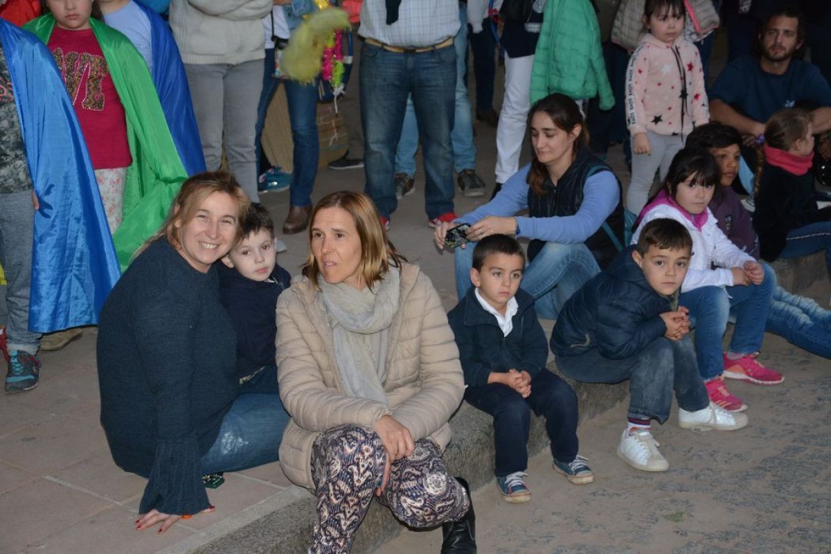 Alegre acto recreativo en  la Escuela de Estética Nº 1