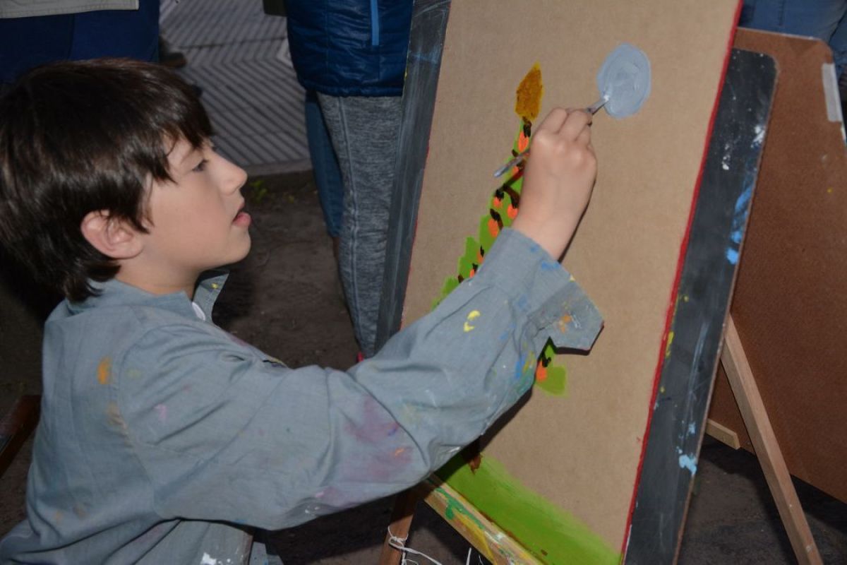 Alegre acto recreativo en  la Escuela de Estética Nº 1