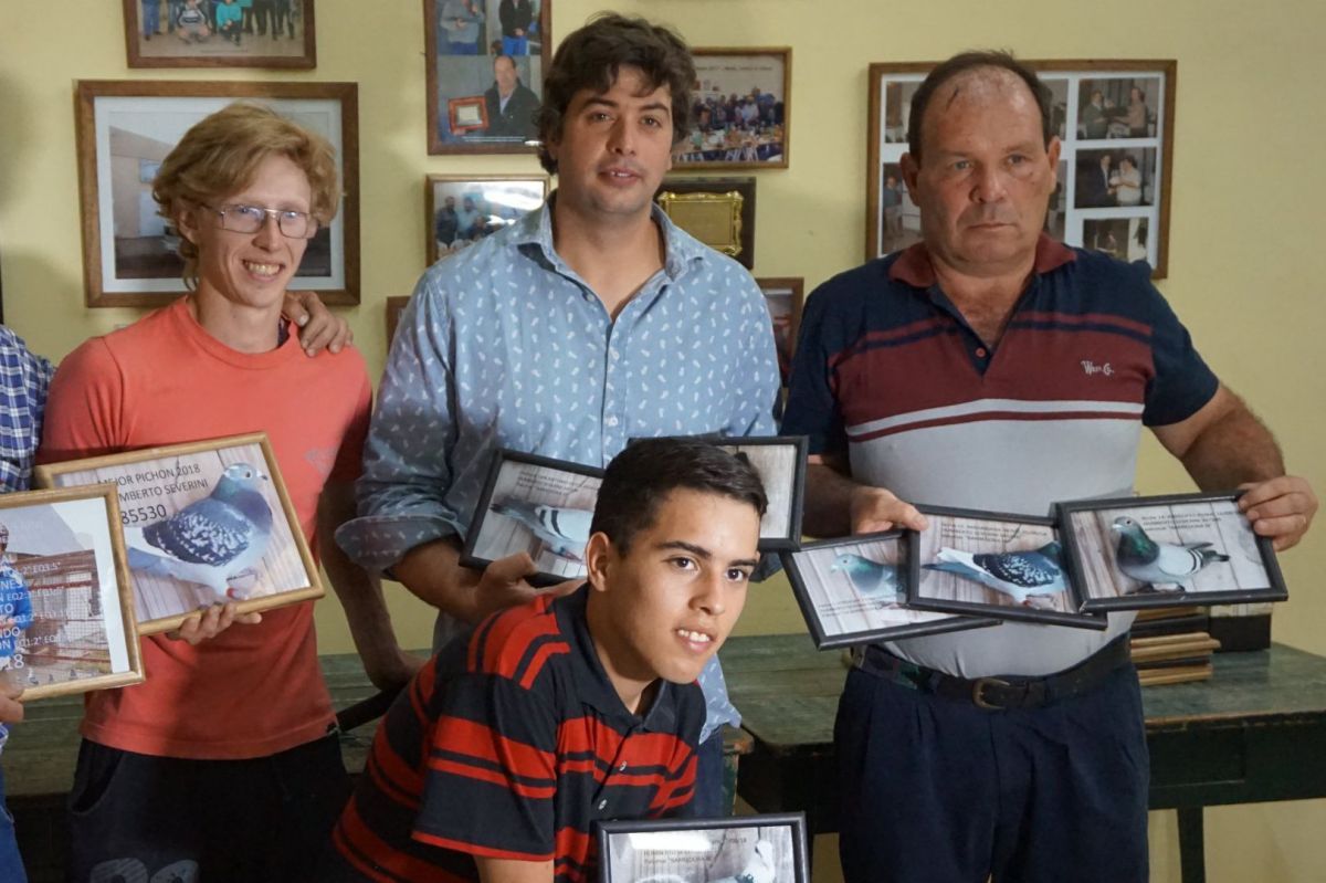 Entrega de premios a los mejores exponentes colombófilos locales