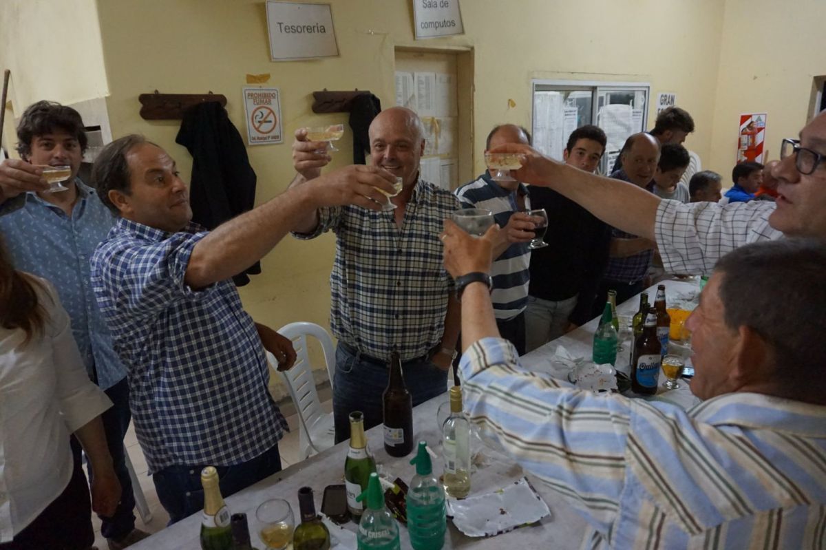 Entrega de premios a los mejores exponentes colombófilos locales