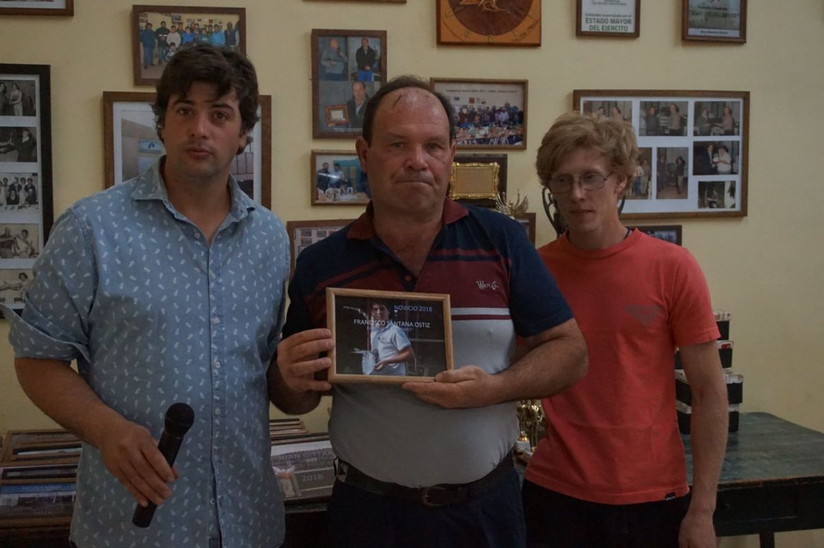 Entrega de premios a los mejores exponentes colombófilos locales