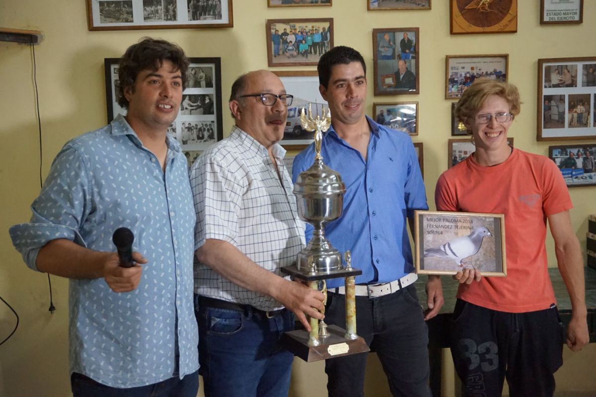 Entrega de premios a los mejores exponentes colombófilos locales