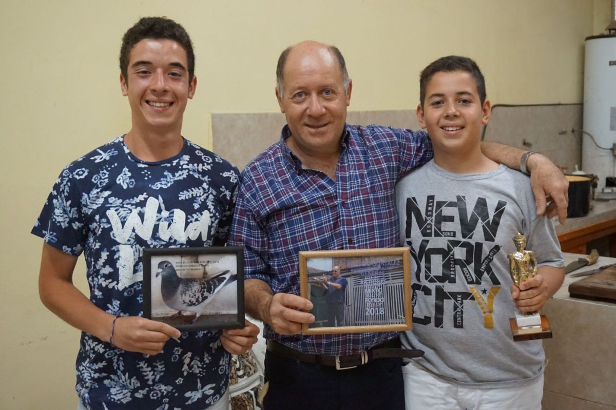 Entrega de premios a los mejores exponentes colombófilos locales