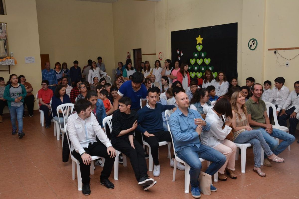Emotivo acto de fin de curso en la Escuela Especial Nº 501