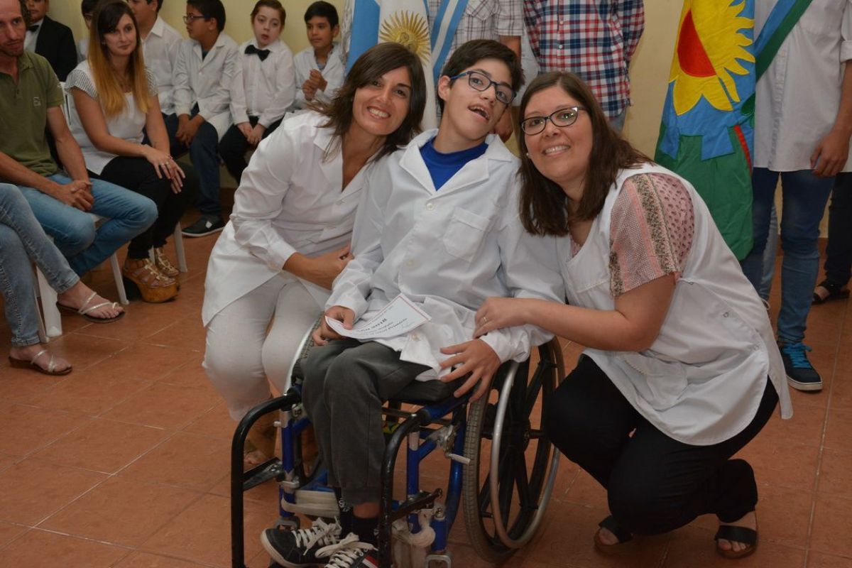 Emotivo acto de fin de curso en la Escuela Especial Nº 501