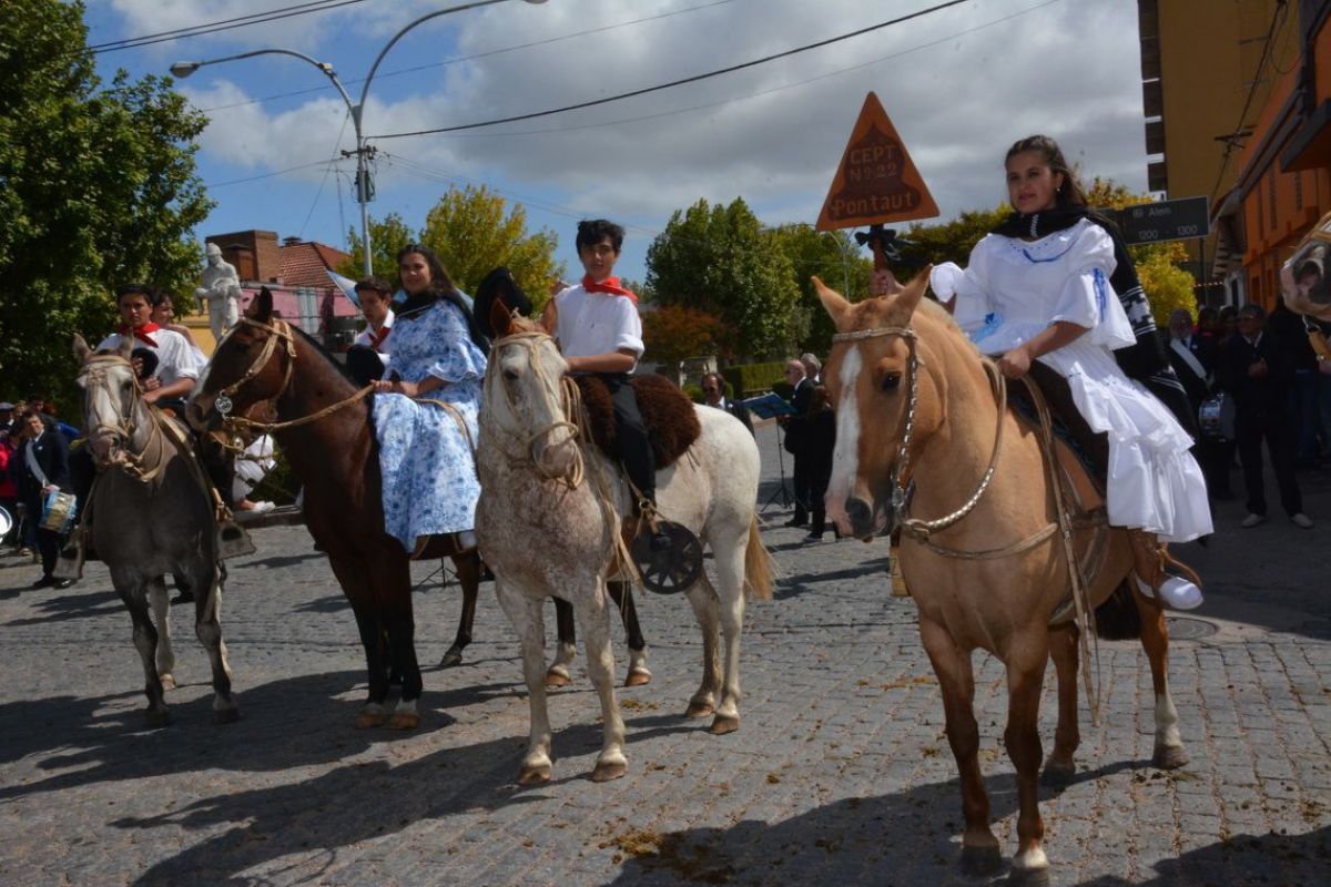 Iara Ferreyra la Reina del Fortín Tradición  y Libertad