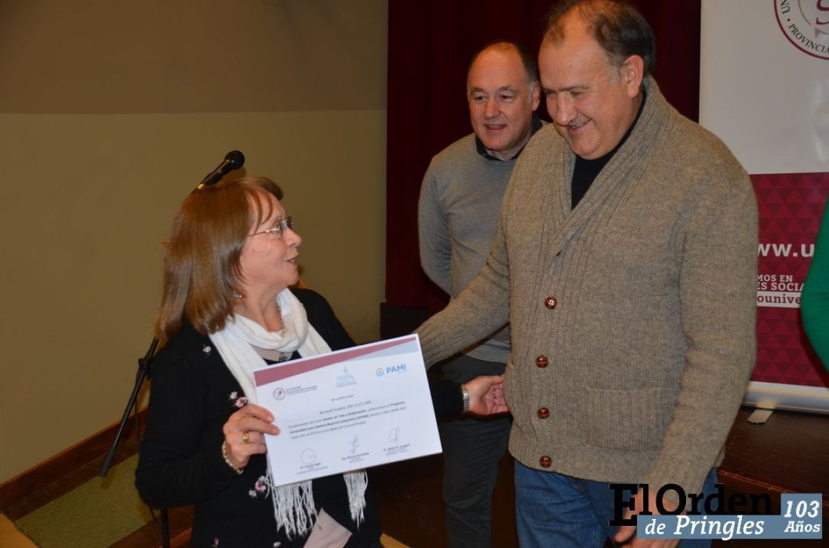 Se hizo entrega de certificados a más de 20  Adultos Mayores