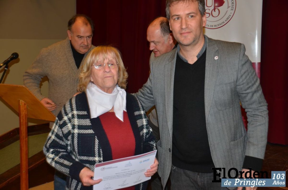 Se hizo entrega de certificados a más de 20  Adultos Mayores