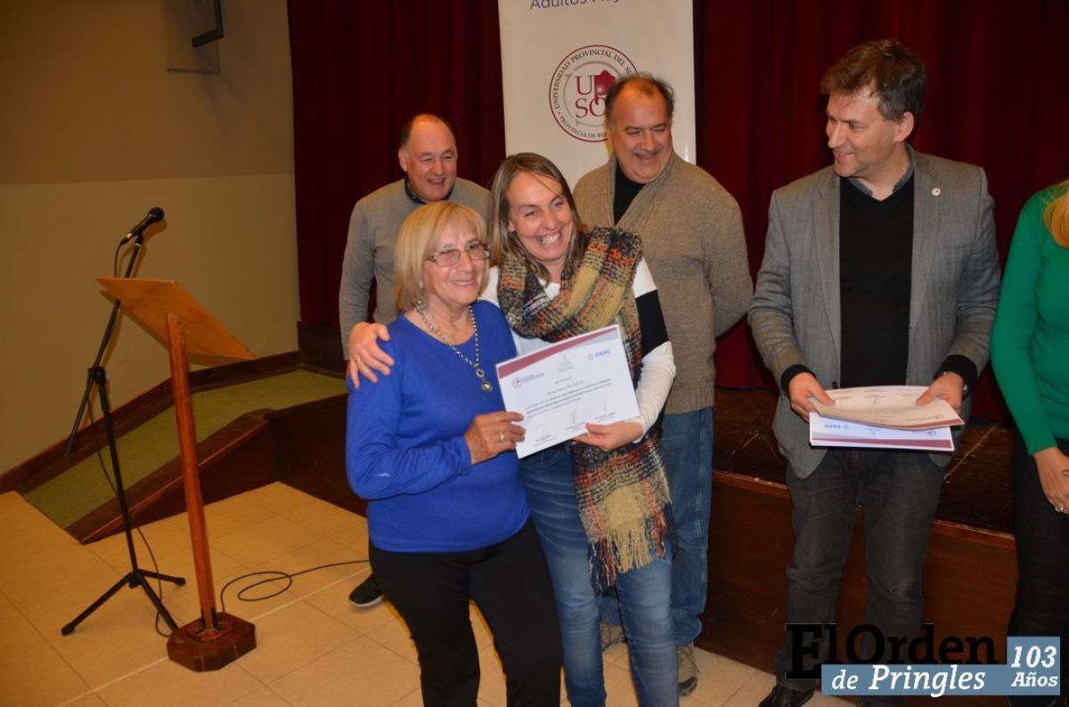 Se hizo entrega de certificados a más de 20  Adultos Mayores