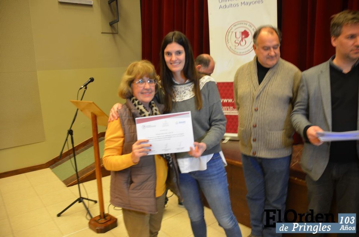 Se hizo entrega de certificados a más de 20  Adultos Mayores