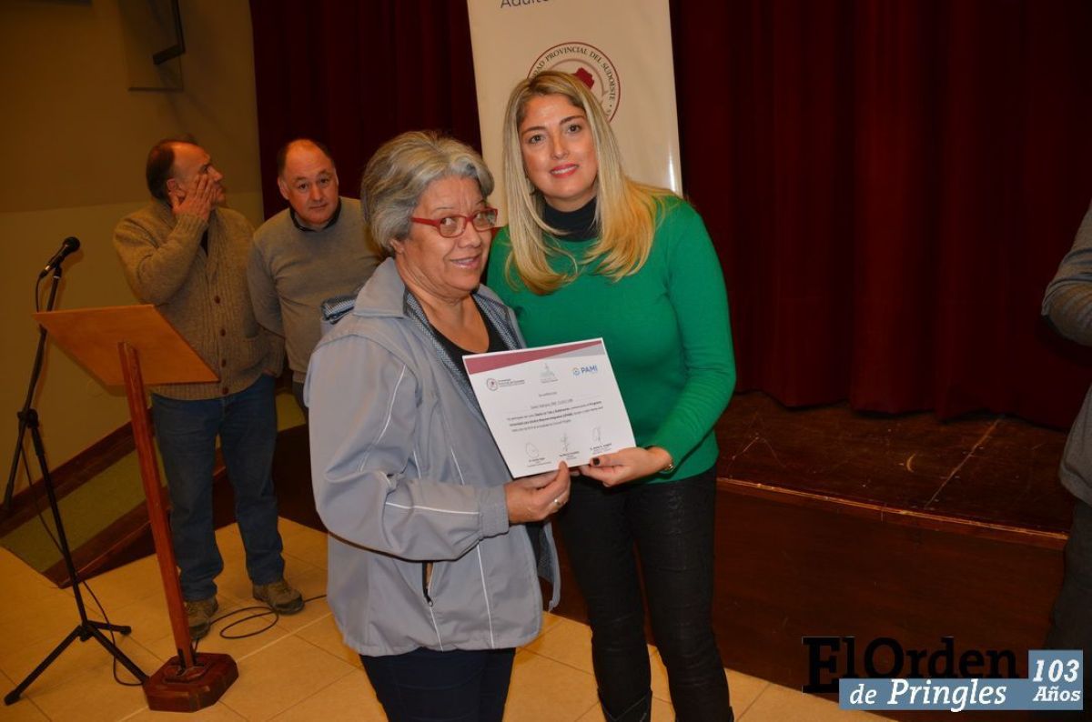 Se hizo entrega de certificados a más de 20  Adultos Mayores
