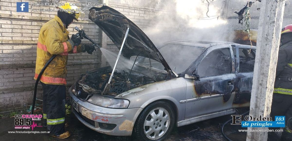 Se incendió un vehículo: pérdidas totales