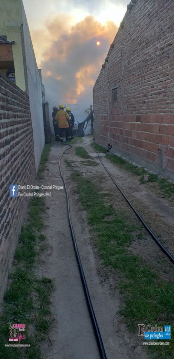 Se incendió un vehículo: pérdidas totales