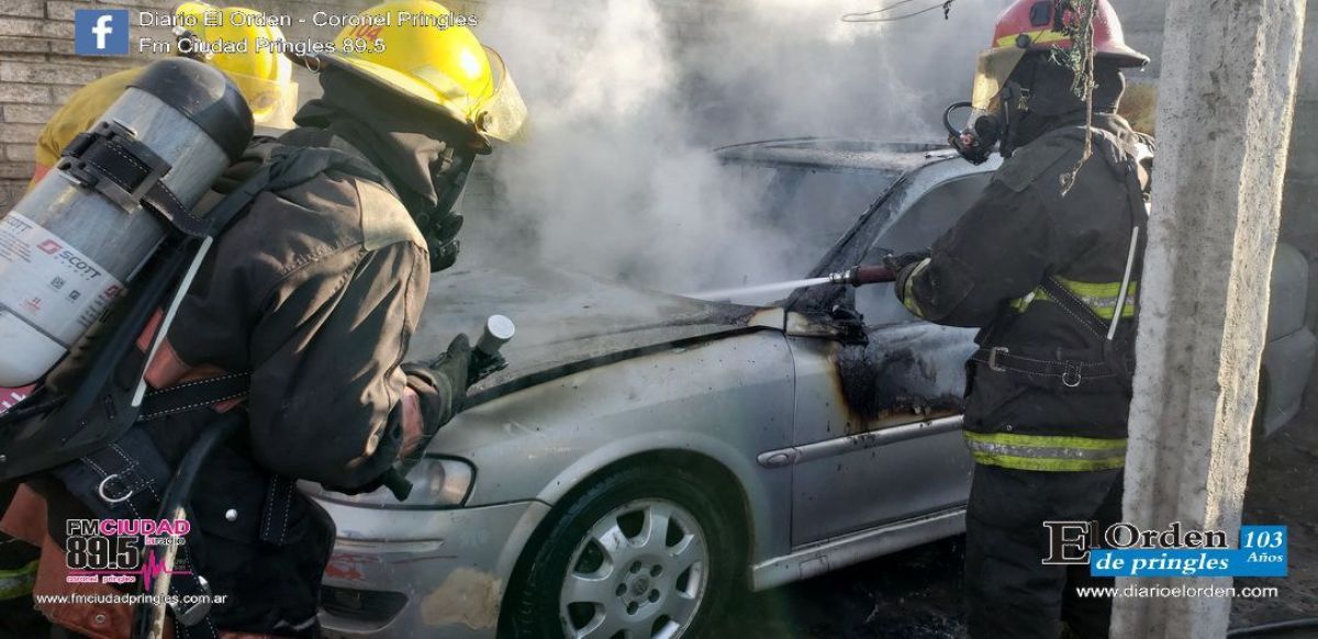 Se incendió un vehículo: pérdidas totales