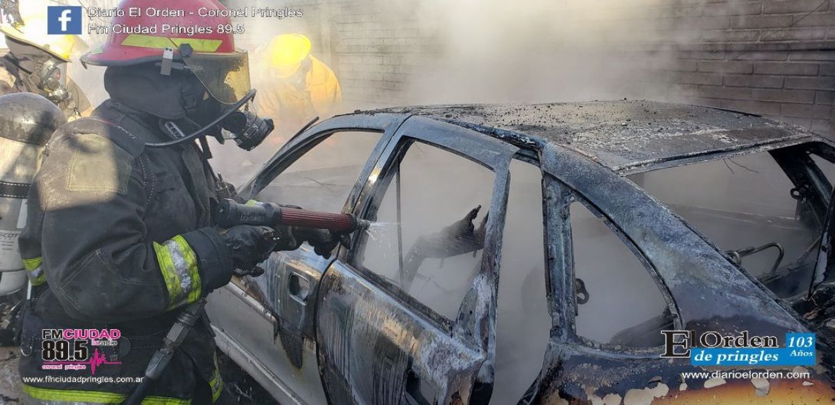 Se incendió un vehículo: pérdidas totales