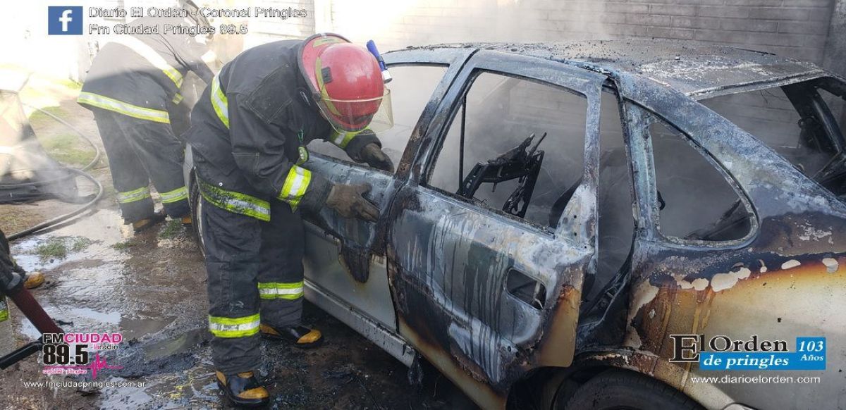 Se incendió un vehículo: pérdidas totales