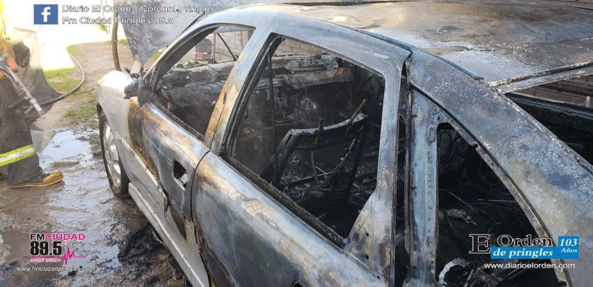 Se incendió un vehículo: pérdidas totales