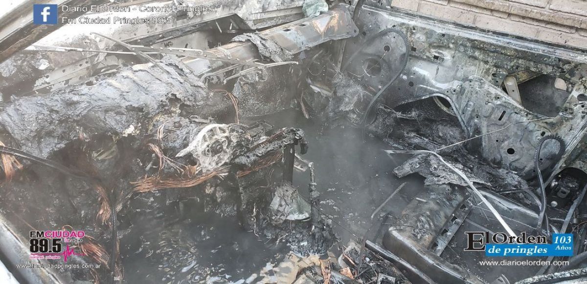 Se incendió un vehículo: pérdidas totales