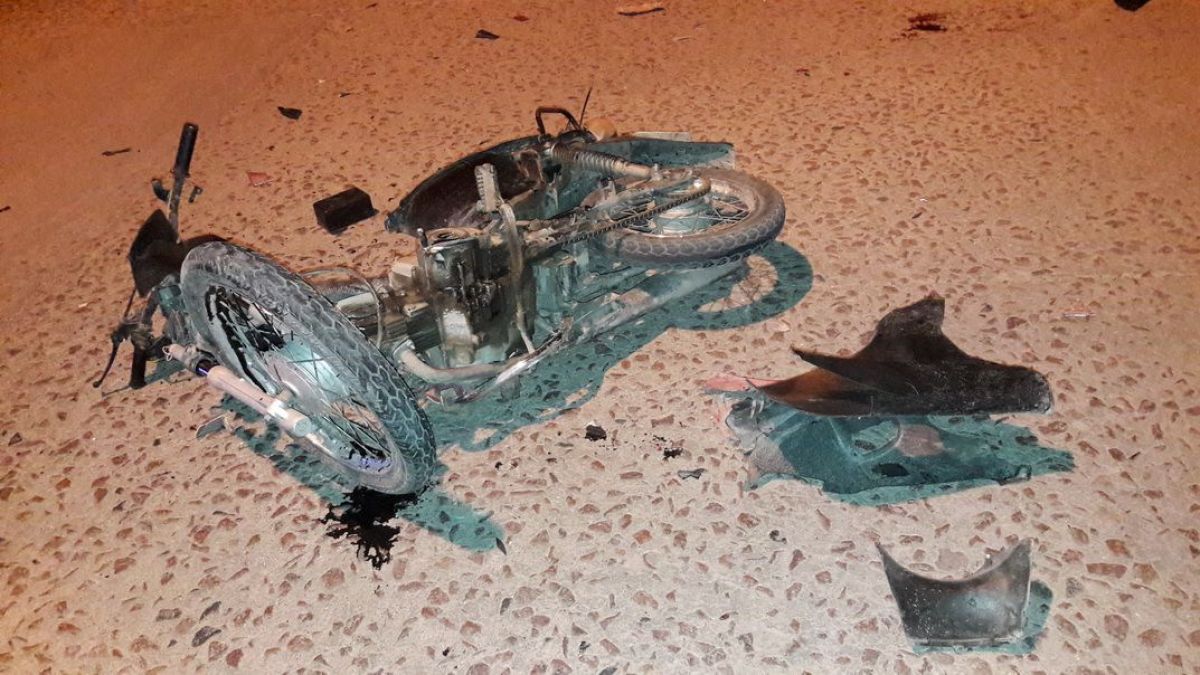 Violento choque entre un auto y una moto | El Orden de Pringles