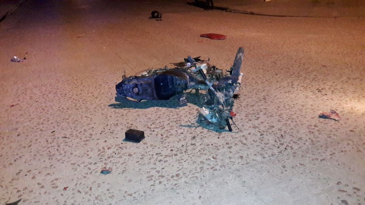 Violento choque entre un auto y una moto | El Orden de Pringles