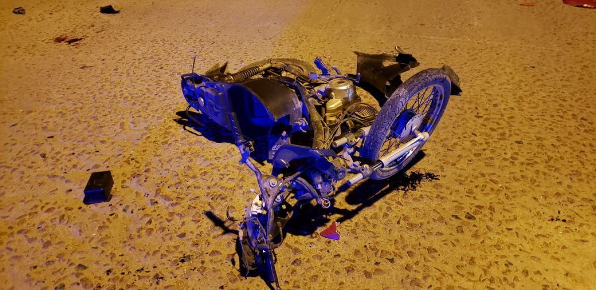 Violento choque entre un auto y una moto | El Orden de Pringles