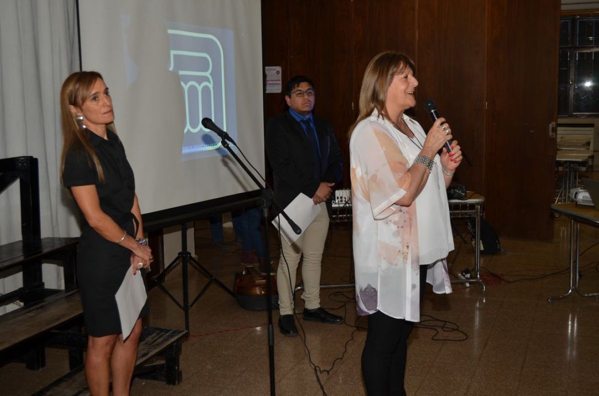 Emotiva y sentida despedida del Bachillerato de Adultos