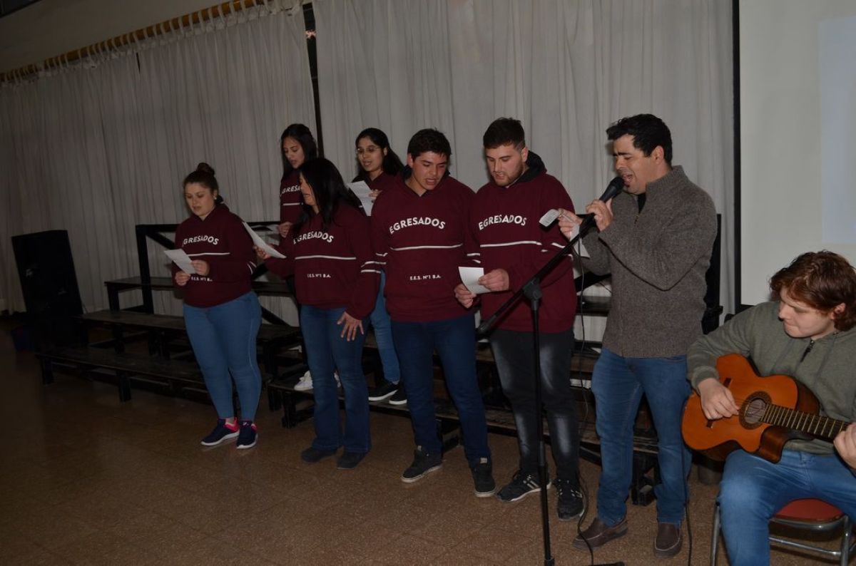 Emotiva y sentida despedida del Bachillerato de Adultos