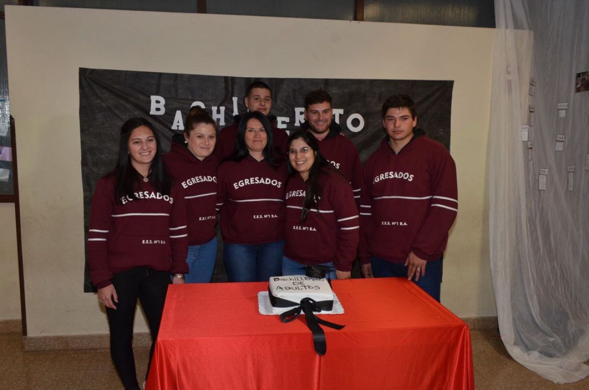 Emotiva y sentida despedida del Bachillerato de Adultos