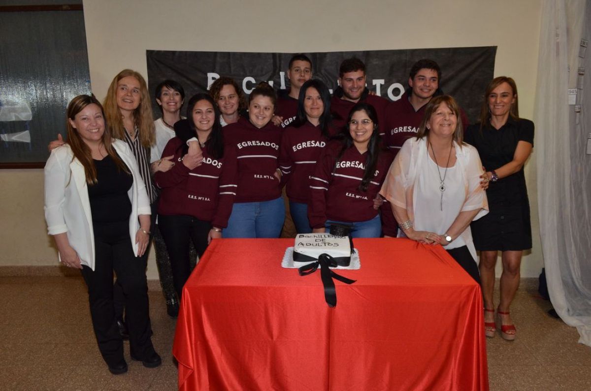 Emotiva y sentida despedida del Bachillerato de Adultos