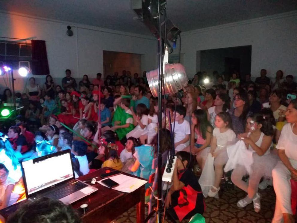 Con  la muestra "Leyendas", la Escuela de Estética cerró el año