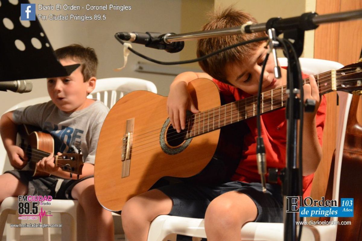 Alumnos de la Escuela de  Música realizaron su cierre anual