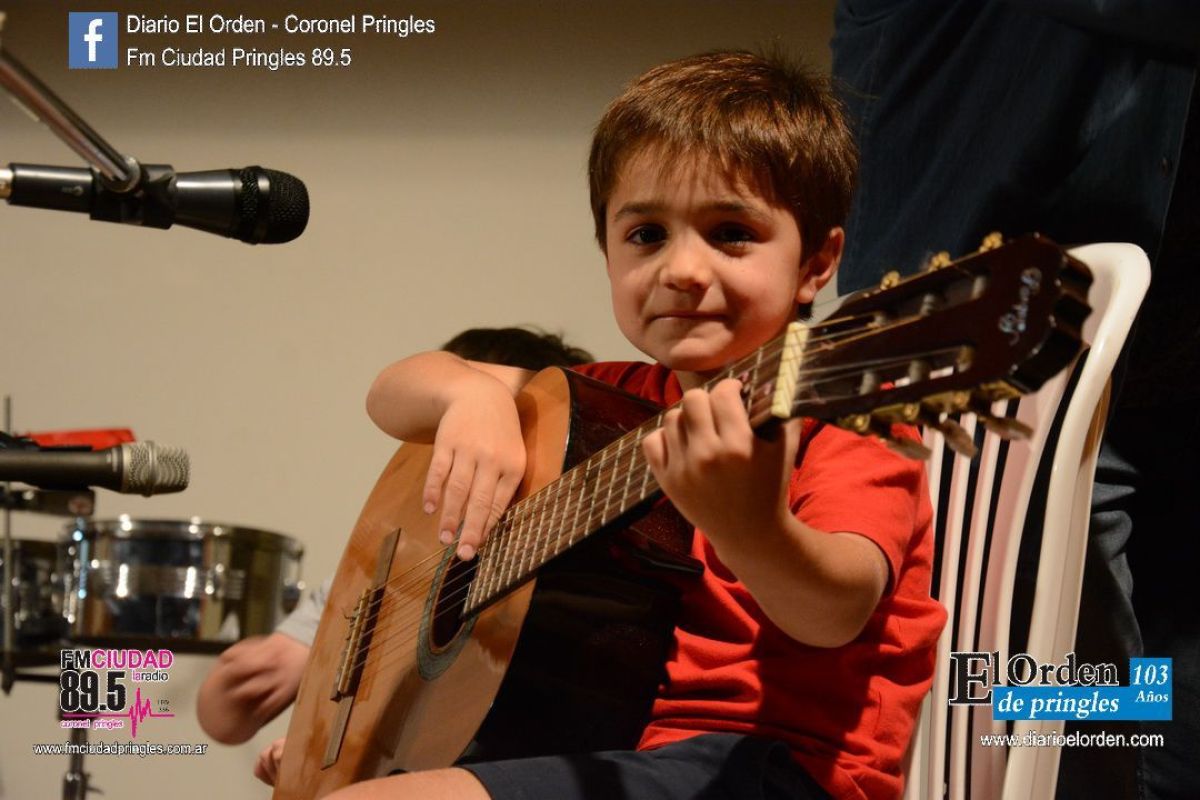 Alumnos de la Escuela de  Música realizaron su cierre anual