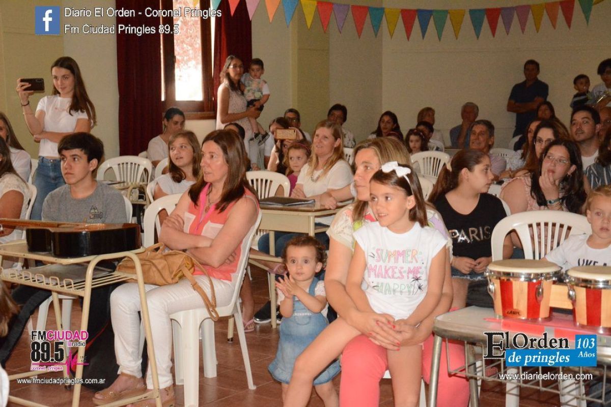 Alumnos de la Escuela de  Música realizaron su cierre anual
