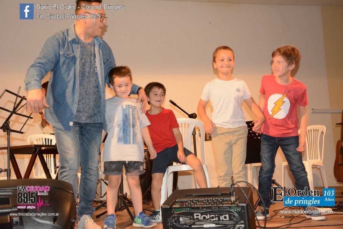 Alumnos de la Escuela de  Música realizaron su cierre anual