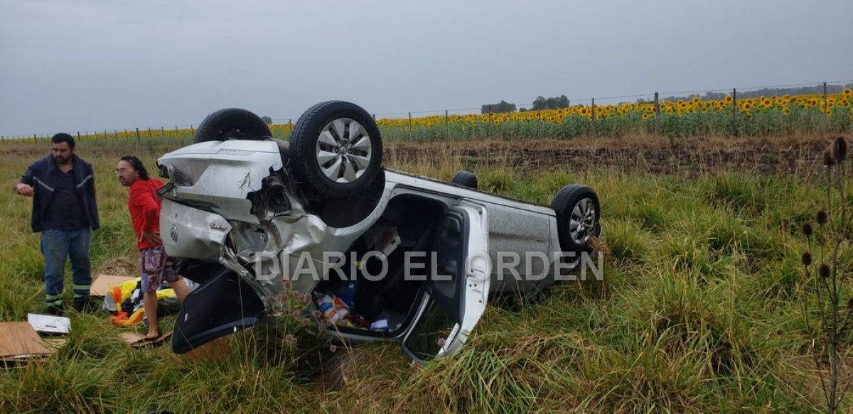 Fuerte vuelco en medio de la lluvia entre Pringles y Laprida | El Orden ...
