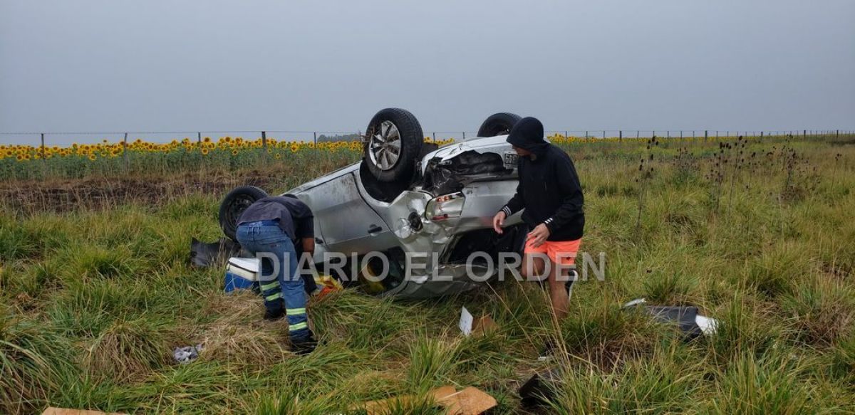 Fuerte vuelco en medio de la lluvia entre Pringles y Laprida | El Orden ...