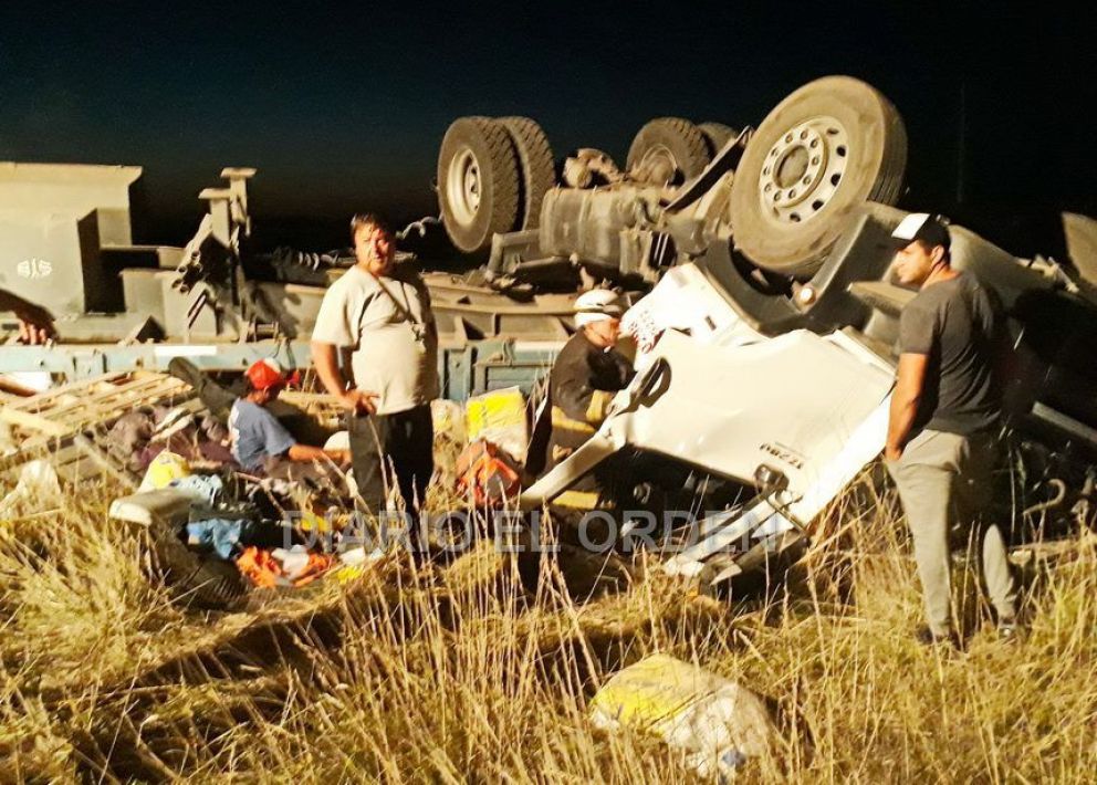 Volcó un camión en la ruta 51, dos heridos