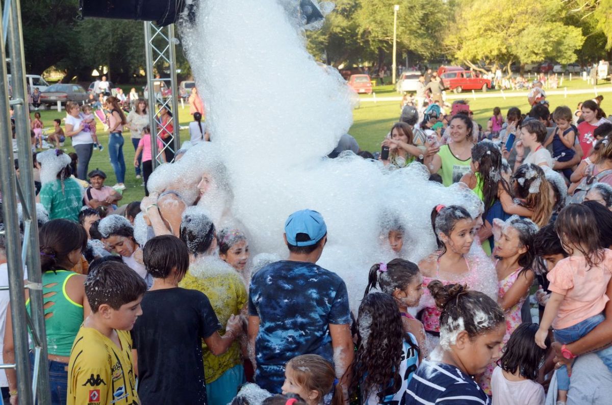 Espectacular cierre de 'Viví el verano' en el balneario