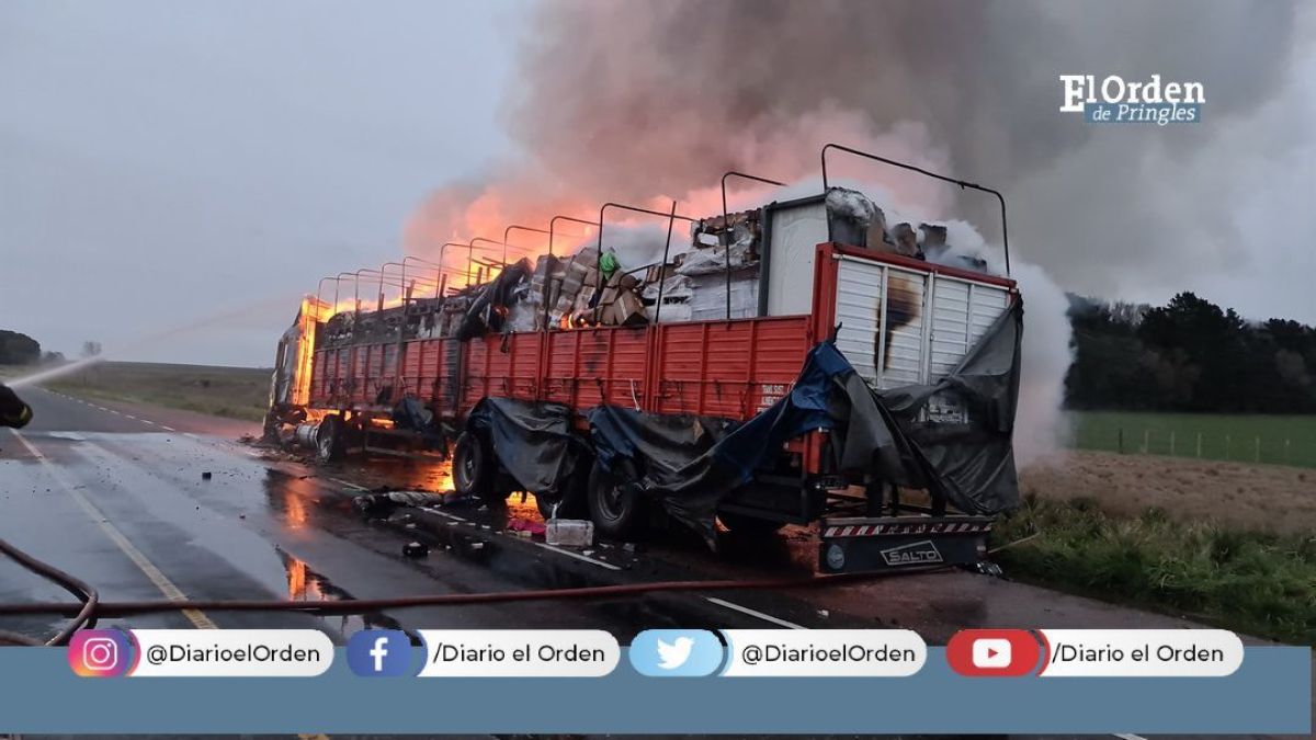 Se incendió por completo un camión en la bajada a Krabbe