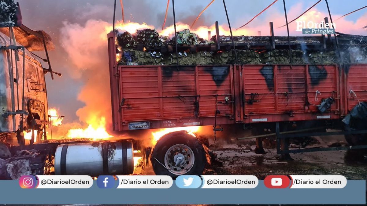 Se incendió por completo un camión en la bajada a Krabbe