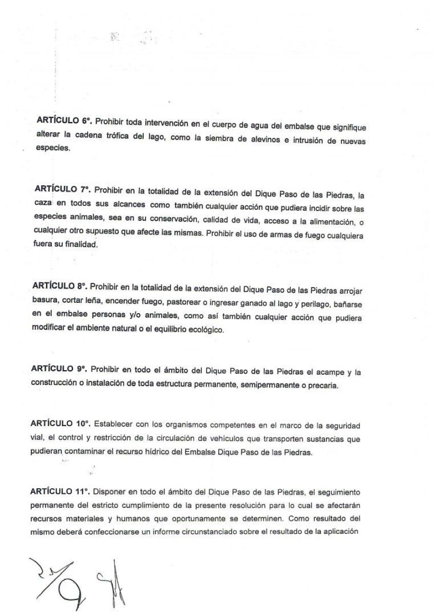 Capturan imágenes de kitesurfers en el Dique Paso de las Piedras