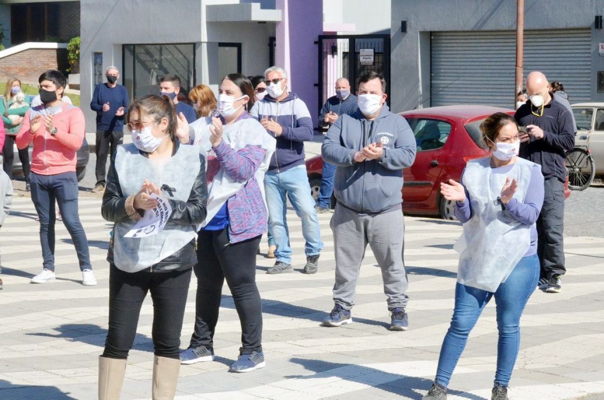 Matzkin recibió al personal de  salud luego de la marcha pacífica