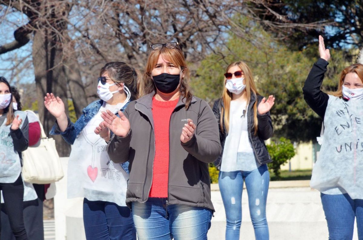 Matzkin recibió al personal de  salud luego de la marcha pacífica
