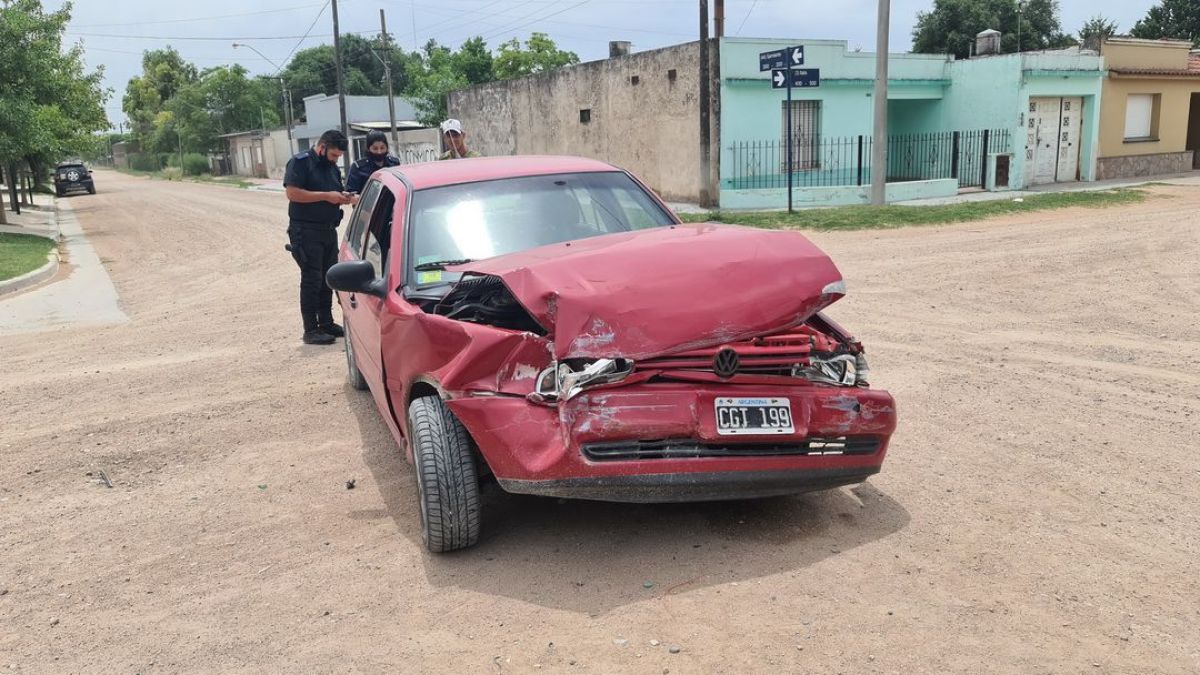 Chocaron un auto con una camioneta: 3 heridos leves | El Orden de Pringles
