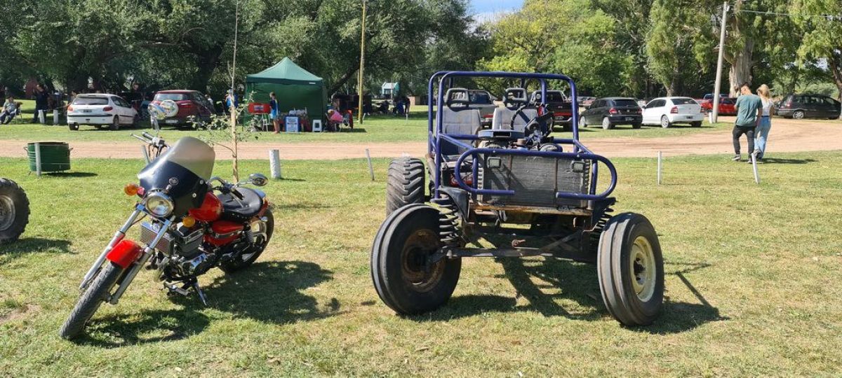 Muy buena concurrencia al encuentro de autos clásicos, motos y todo terreno