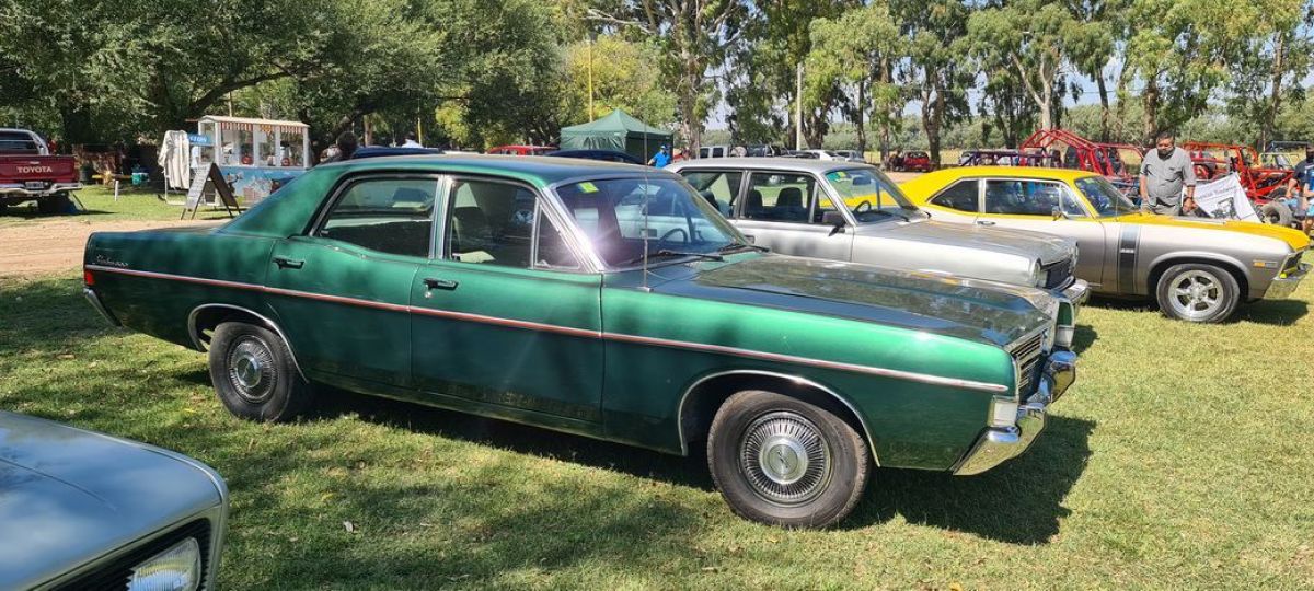 Muy buena concurrencia al encuentro de autos clásicos, motos y todo terreno