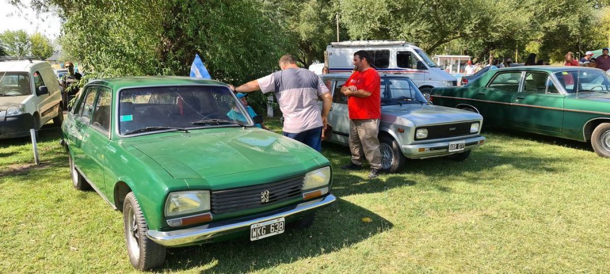 Muy buena concurrencia al encuentro de autos clásicos, motos y todo terreno