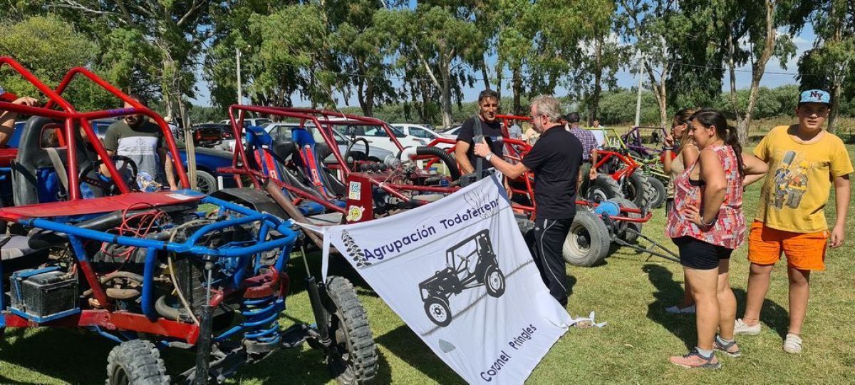 Muy buena concurrencia al encuentro de autos clásicos, motos y todo terreno