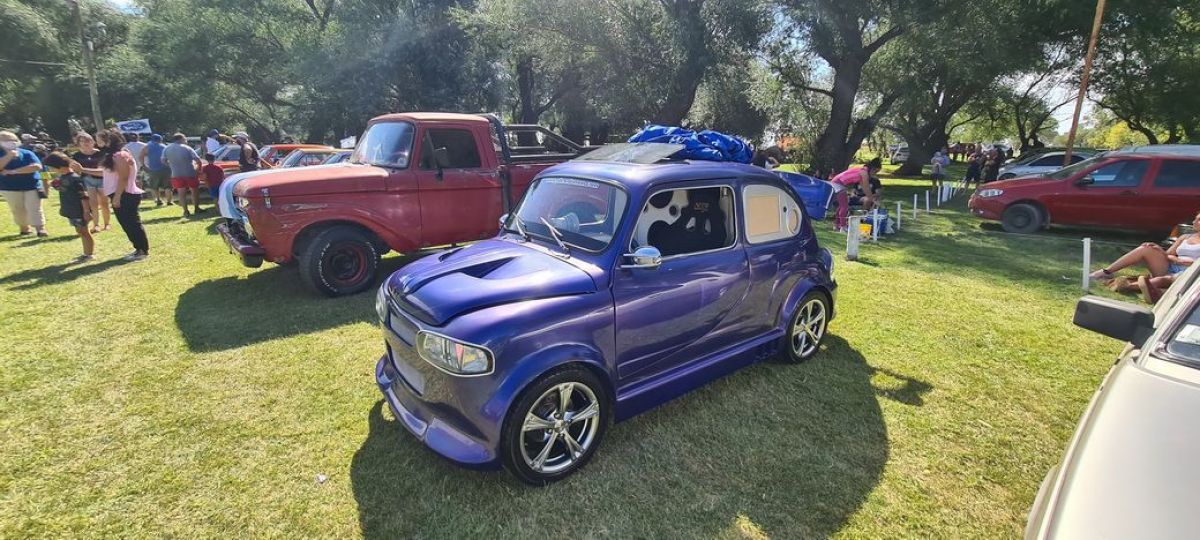 Muy buena concurrencia al encuentro de autos clásicos, motos y todo terreno
