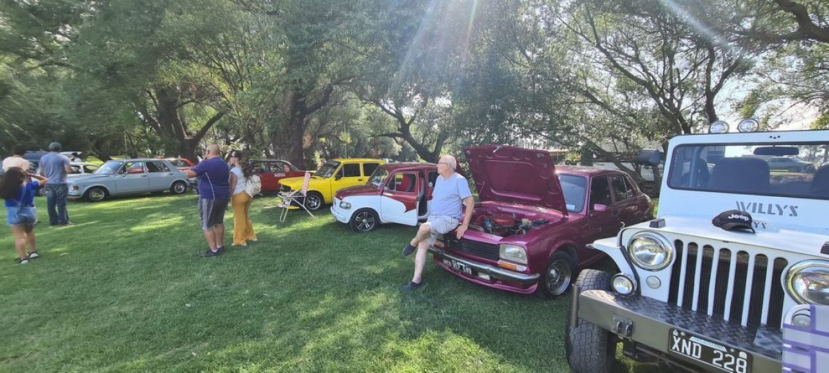 Muy buena concurrencia al encuentro de autos clásicos, motos y todo terreno